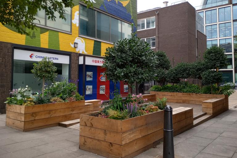Image of two planters on Baker Street