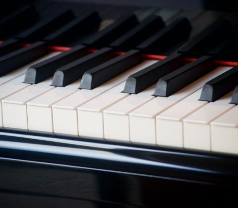 A close up of some piano keys
